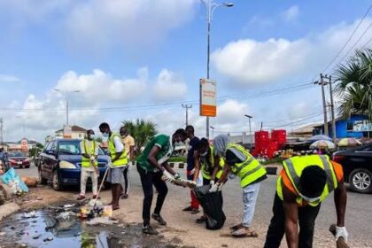 Who Cleans the City While You Sleep