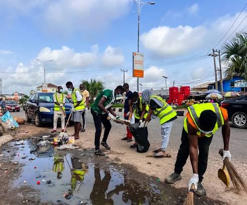 Who Cleans the City While You Sleep