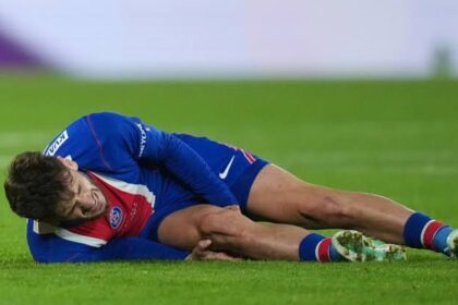 PSG Confirm Kvaratskhelia Will Undergo Surgery After ACL Injury