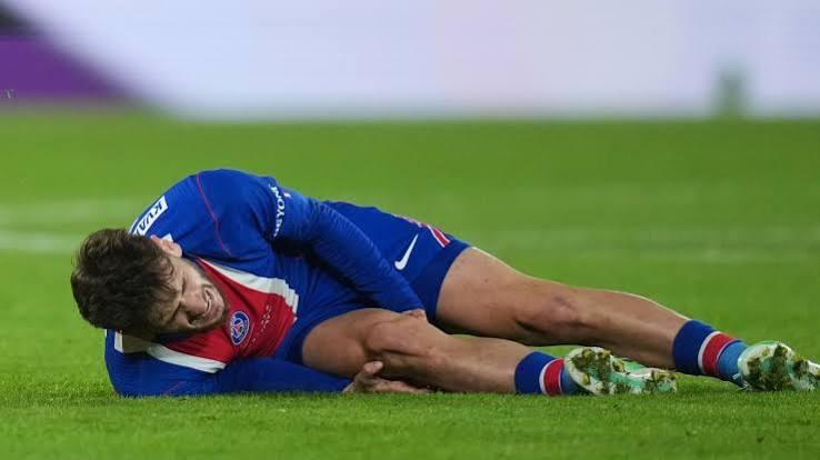 PSG Confirm Kvaratskhelia Will Undergo Surgery After ACL Injury